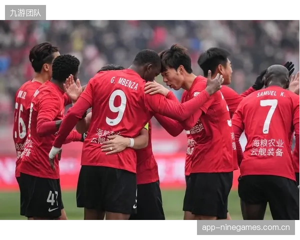 保级区形势混乱，上海双雄、武汉三镇、天津津门虎等多队深陷泥潭。